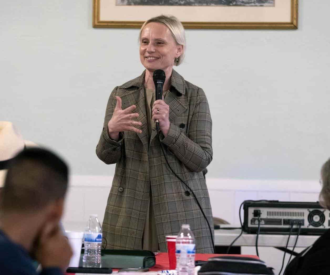 Emite Victoria Spartz voto en contra de ayudar a Ucrania Emite Victoria Spartz voto en contra de ayudar a Ucrania