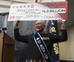 Ganador de Powerball dirige la atenci&oacute;n hacia cultura poco conocida