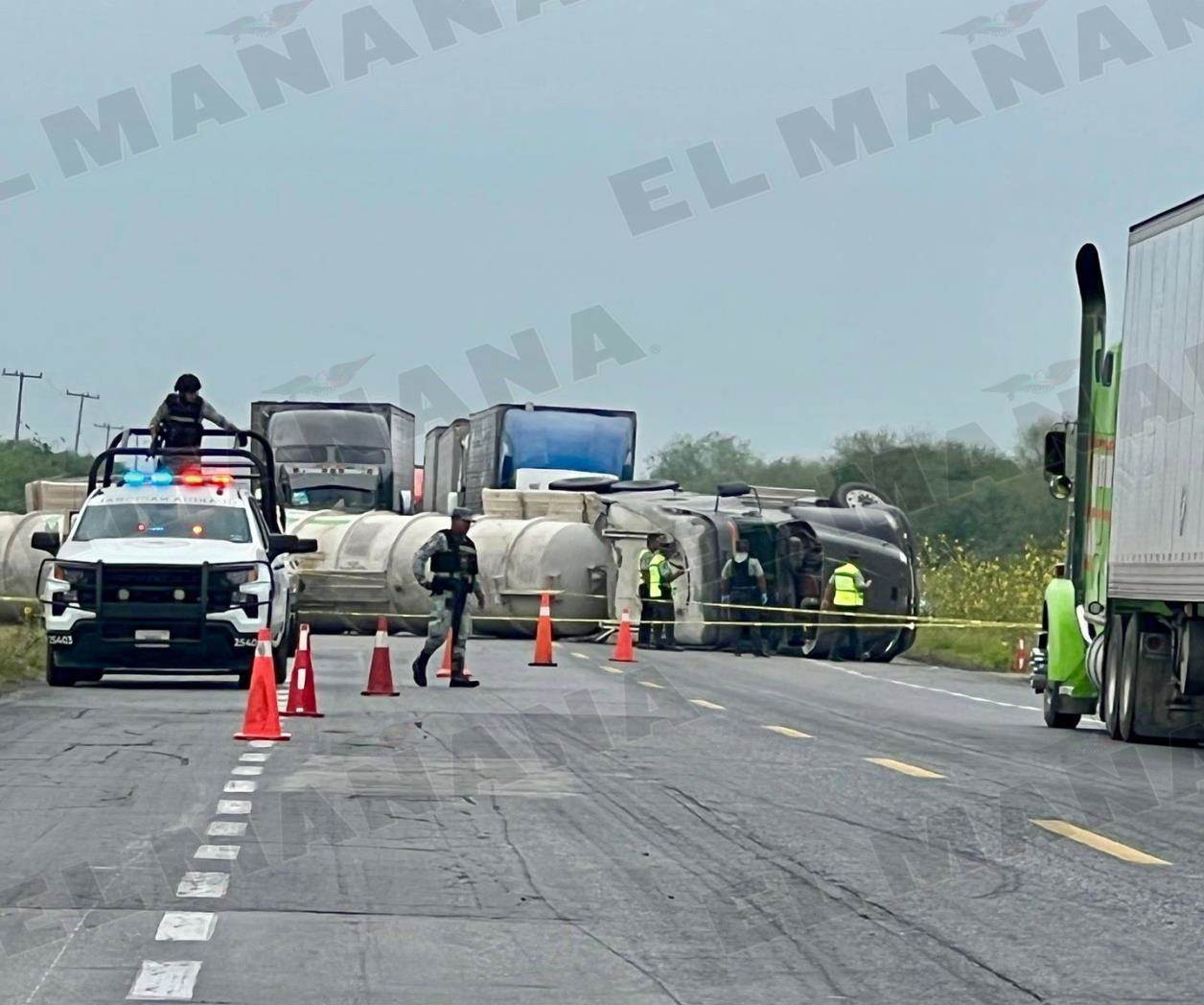 Vuelca pipa: provoca cierre de carretera Reynosa-San Fernando