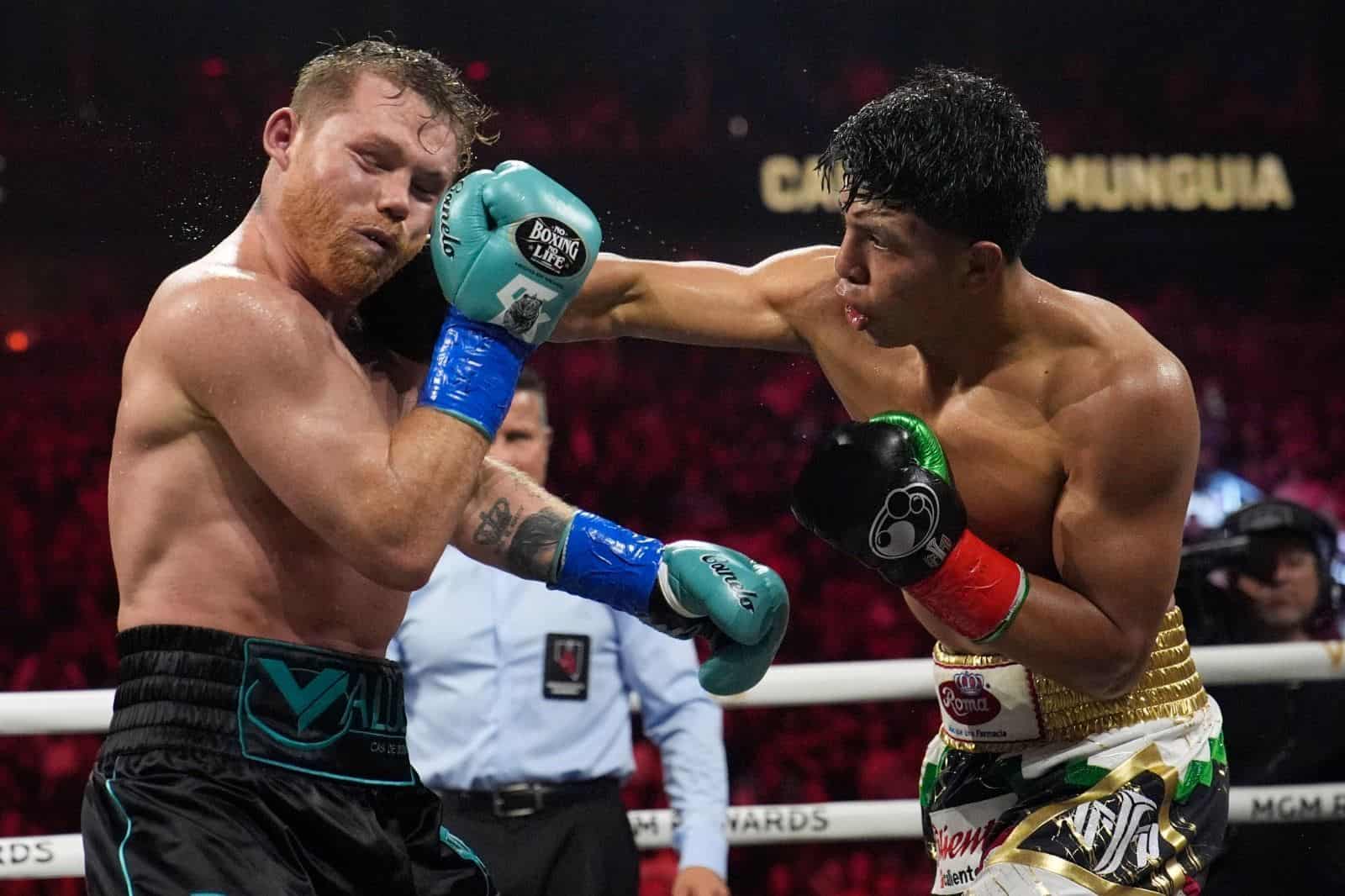 R4: Lo prende Canelo con un upper cut y Jaime visita la lona. Cuando Munguía atacaba, el tapatío lo cazó en los últimos segundos del asalto. 10-8 Canelo