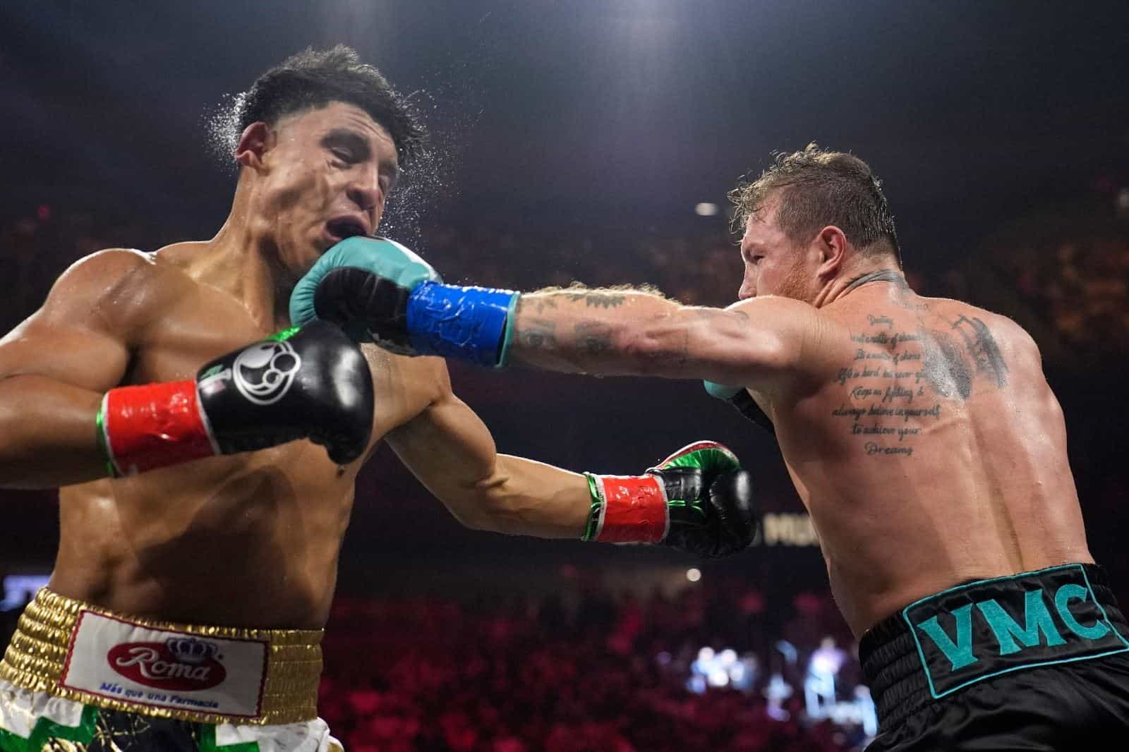 Las mejores imágenes de la pelea entre Saúl Álvarez y Jaime Munguía
