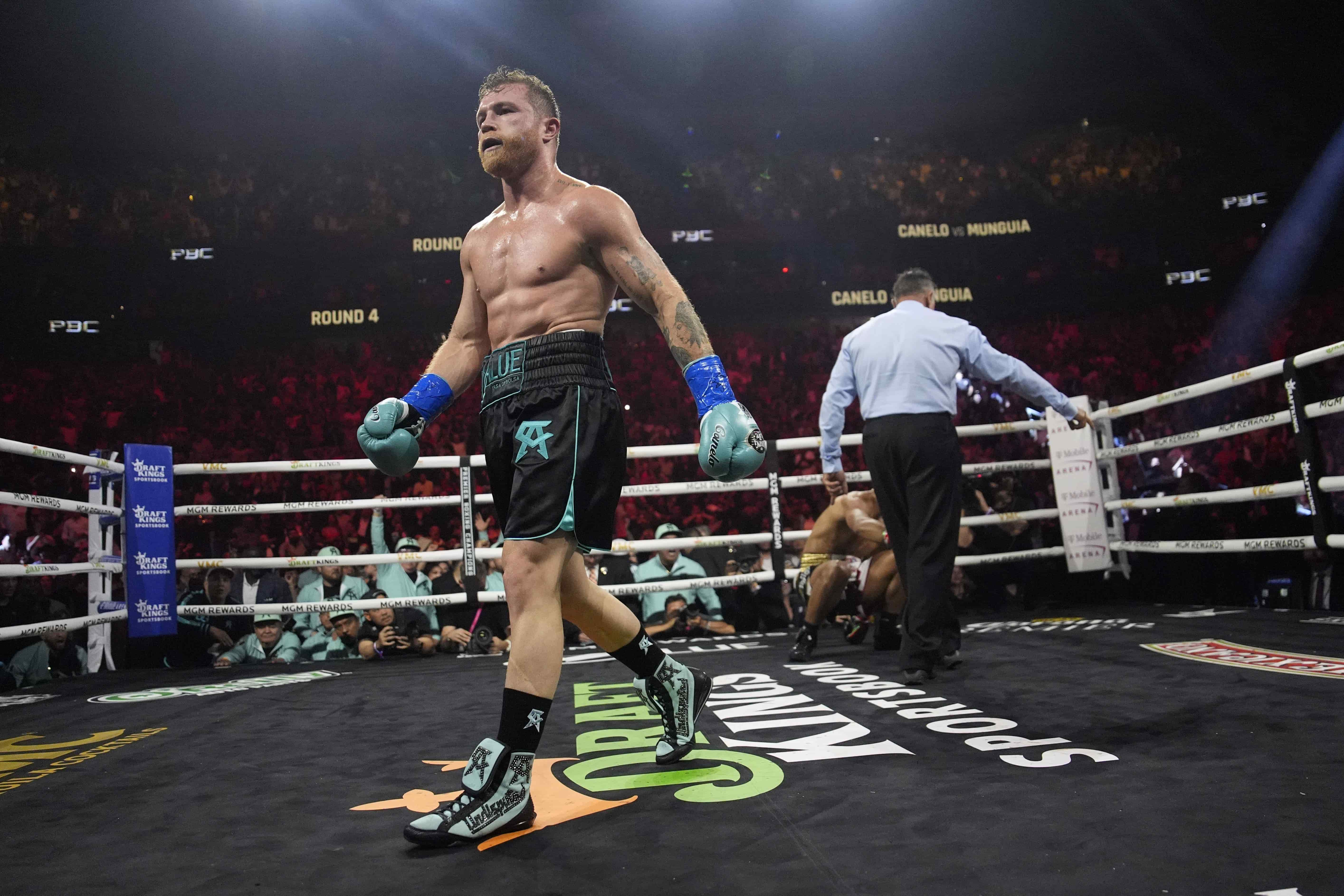 R6: Ambos pugilistas bajan el ritmo. Canelo le mete la izquierda con potencia al tijuanense, quien retrocede y se cuida cada vez más. 10-9 Canelo
