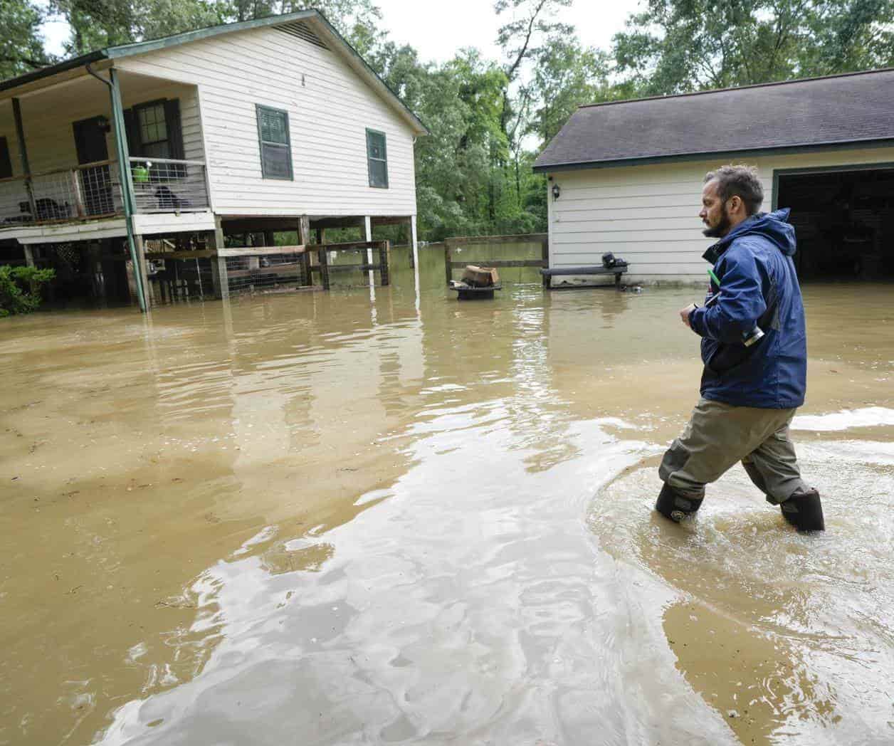 Continúan tormentas dejando inundaciones en Houston