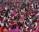 Convocan ´marea rosa´ en defensa de la democracia