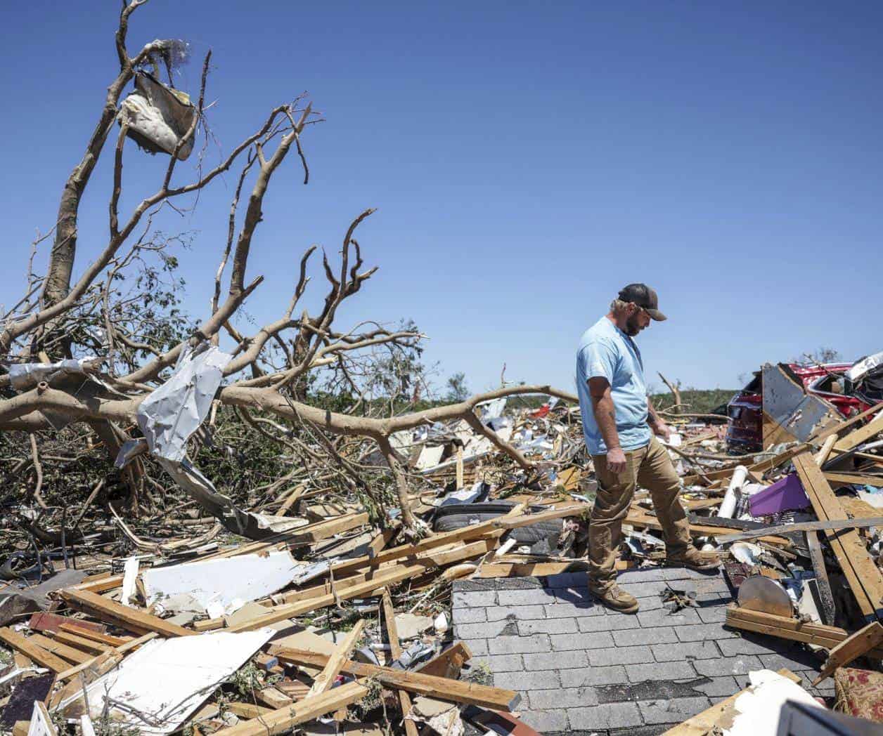 Tornado causa un muerto en poblado de Oklahoma