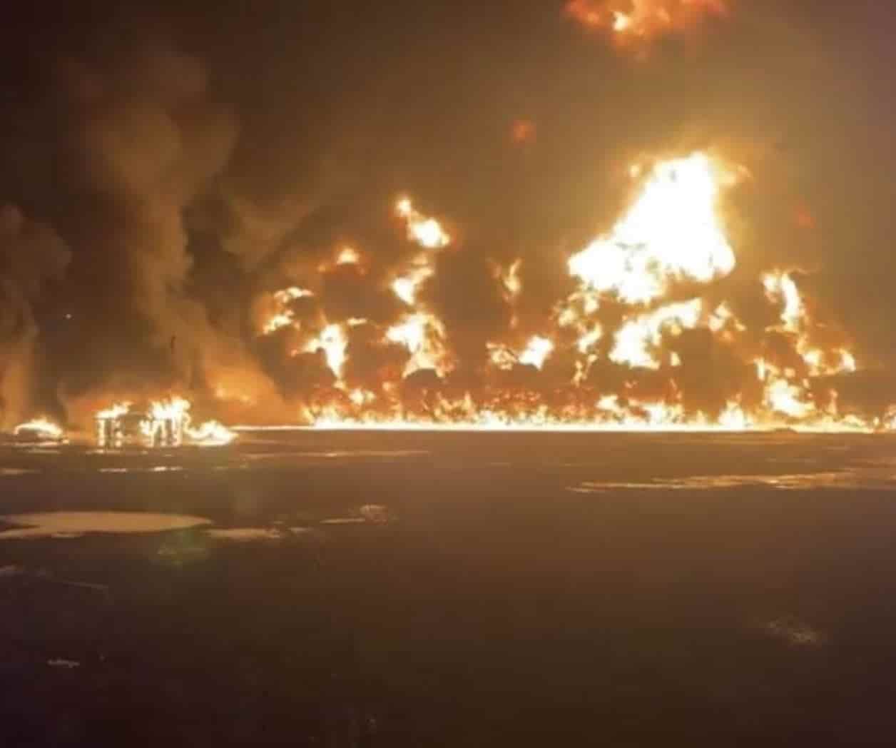 Cadereyta: Incendio de Dos Pipas en Autopista a Reynosa