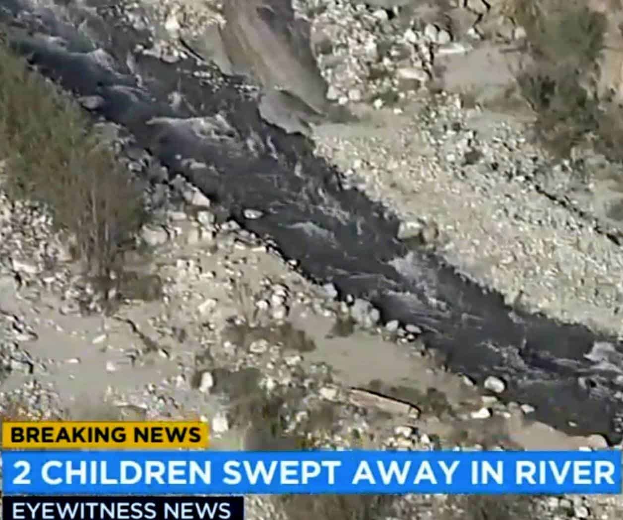 Mueren 2 niños al ser arrastrados en arroyo