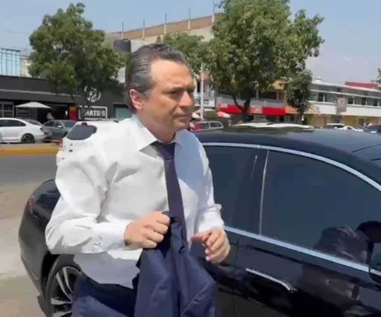 Emilio Lozoya asiste a audiencia mientras FGR busca cambio de juez