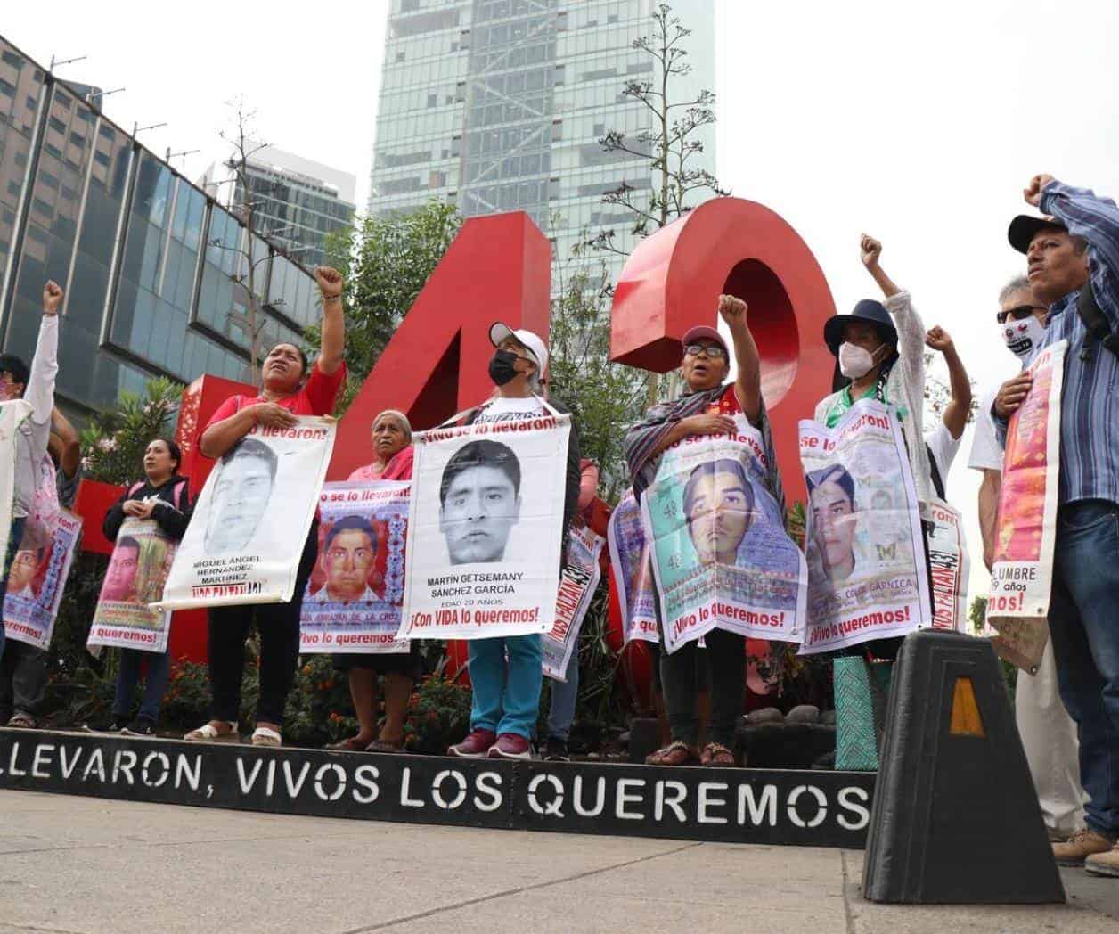 Juez da libertad provisional a ocho militares del Caso Ayotzinapa