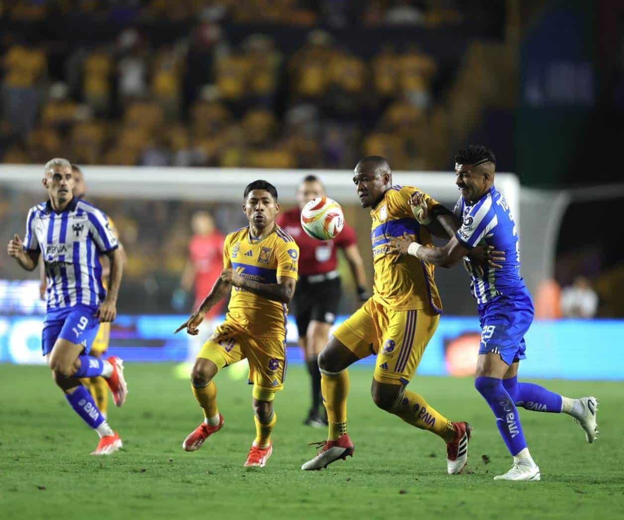 Rayados saca ventaja 2-1 sobre Tigres