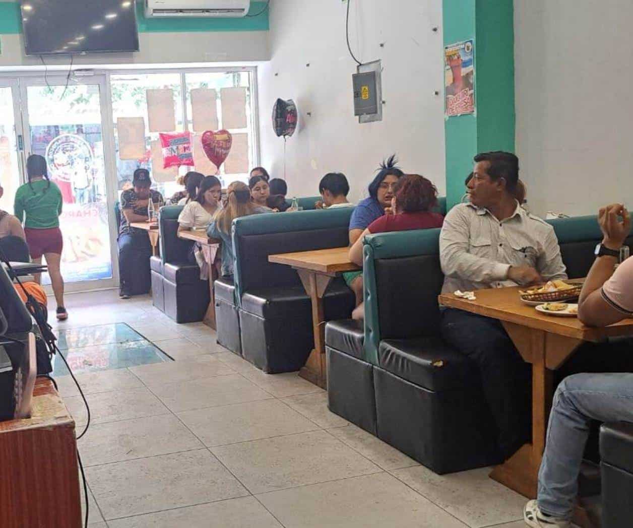 Lucen restaurantes llenos de mamás