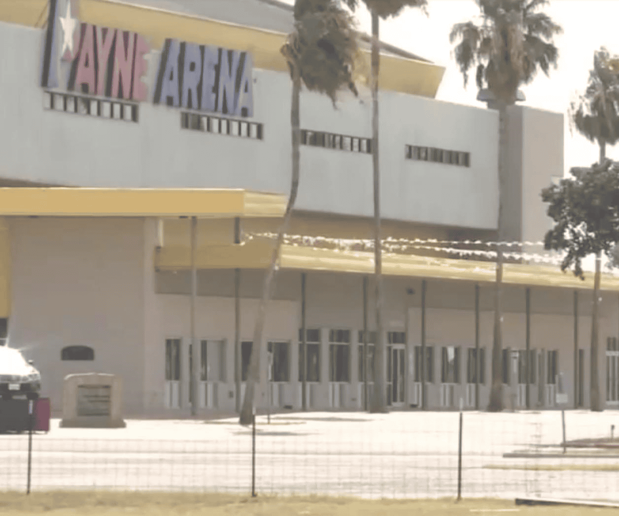 Hallan a hombre sin vida afuera de Payne Arena