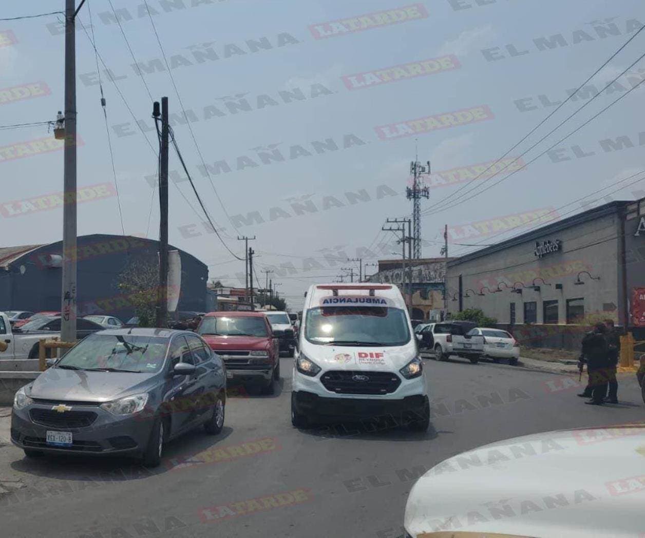 Roba auto con todo y pasajero