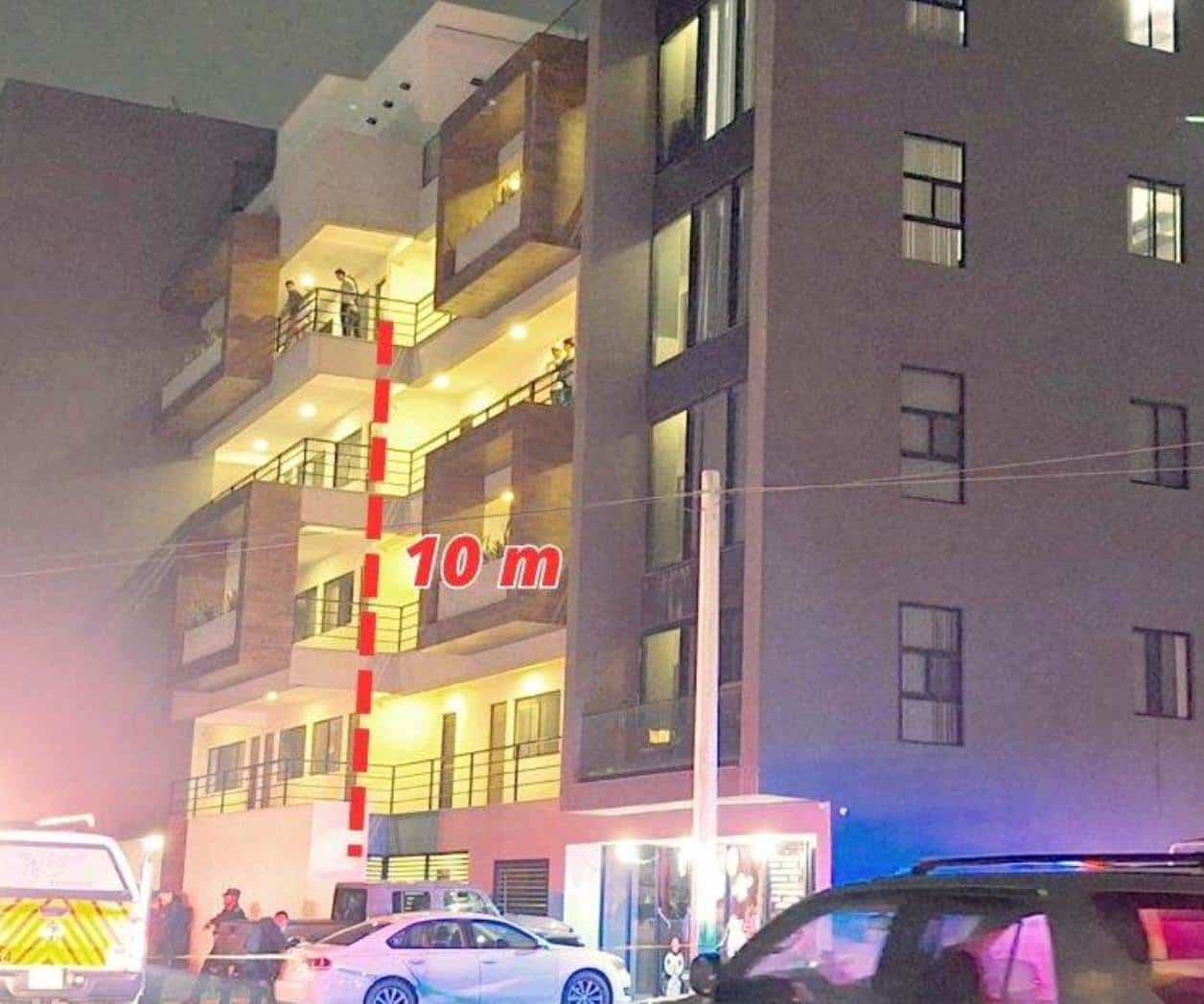 Cae joven de cuarto piso de edificio en Monterrey Cae joven de cuarto piso de edificio en Monterrey