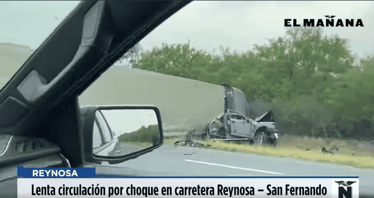 Reynosa | Se registra choque entre tráiler y vehículo en el kilómetro 52 de la carretera Reynosa - SanFernando. Unidad pesada invade un de los carriles, hay lenta circulación. Maneje con precaución??