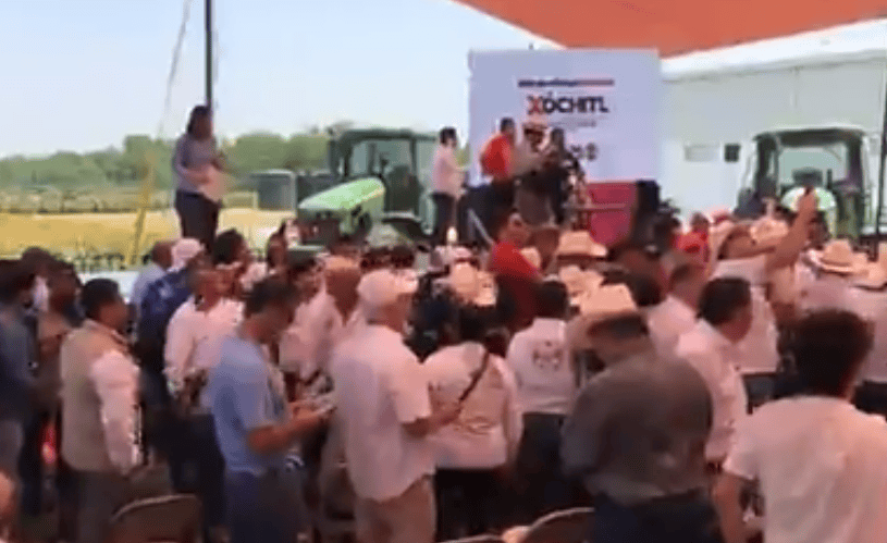 Matamoros| Bajo una temperatura de 45 grados y una sensación térmica de 50, la candidata presidencial, Xóchitl Gálvez Ruiz, se reunió con los agricultores y campesinos de la región.