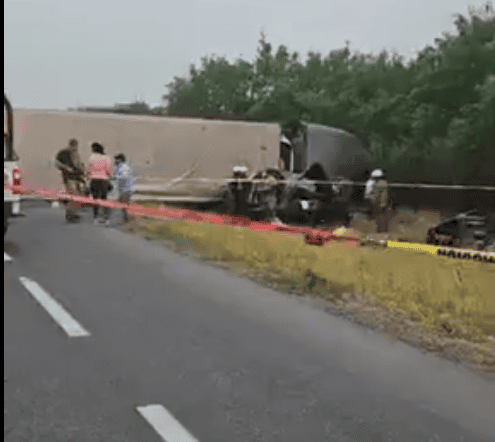 Fuerte choque en la carretera Reynosa - San Fernando deja 2 muerto y 5 heridos a la altura del kilómetro 47