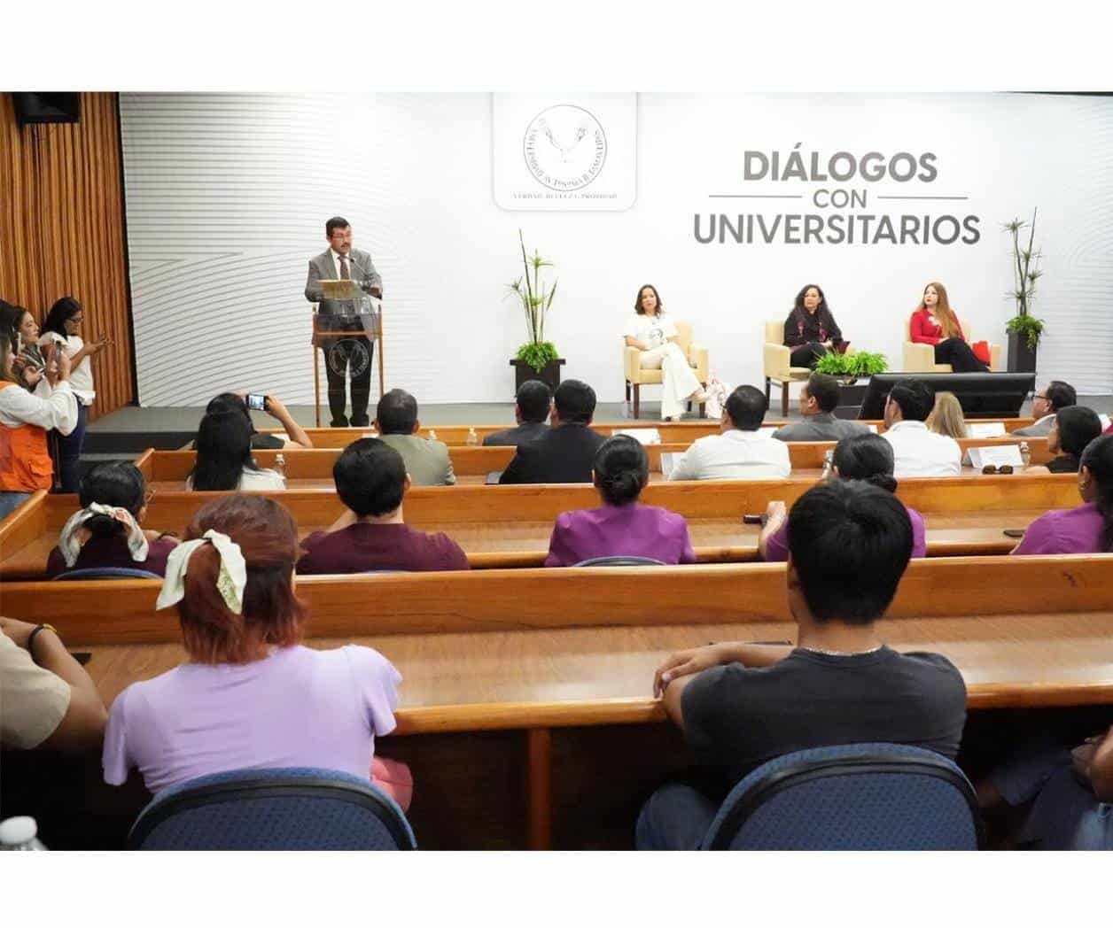 Inaugura rector de la UAT diálogos de universitarios