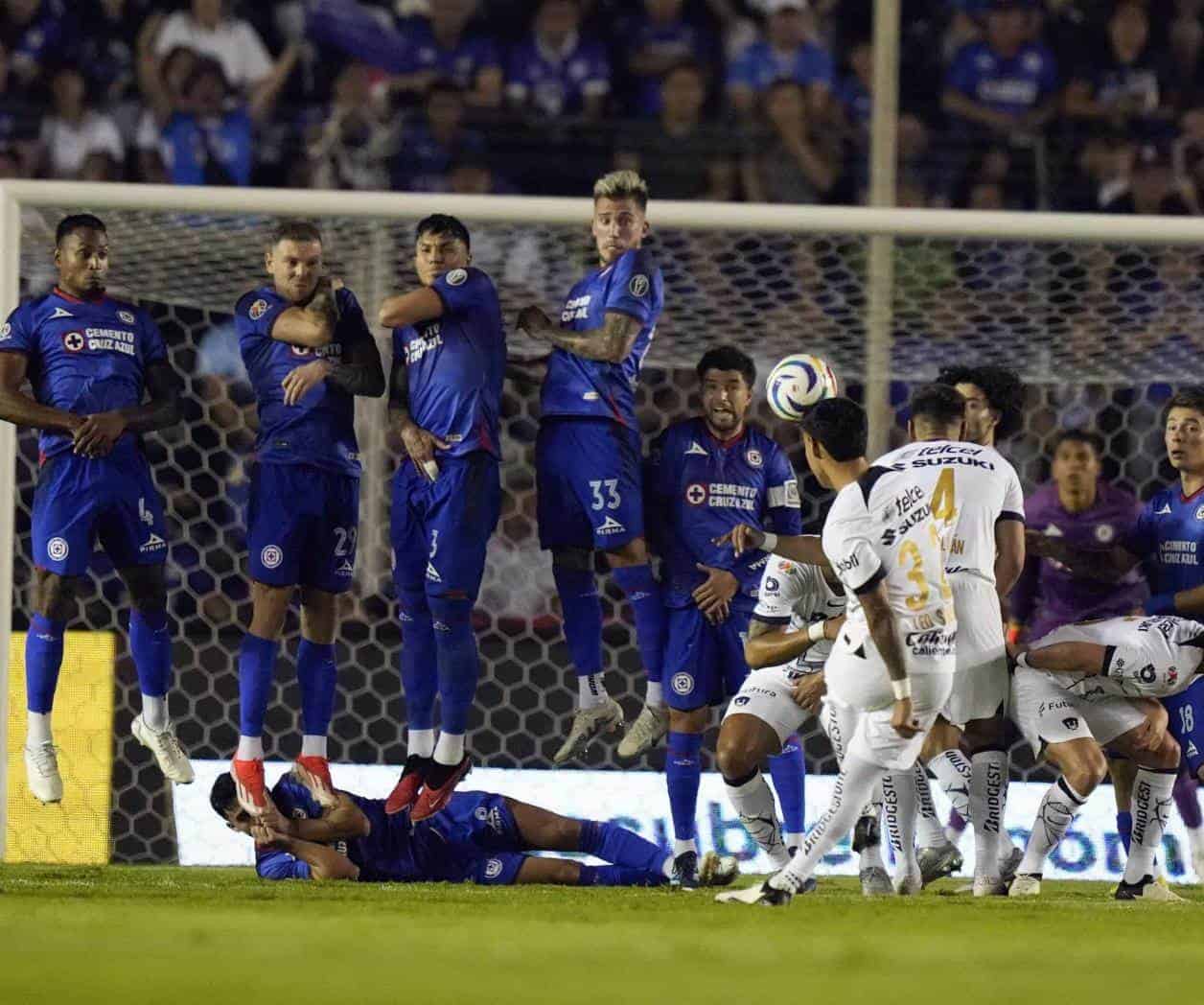 Cruz Azul empata con Pumas y se clasifica a semifinales