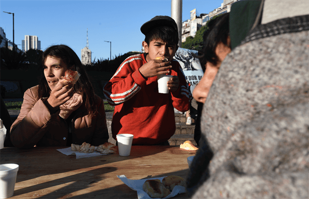 Progresiva desaceleración en Argentina; cae inflación un dígito