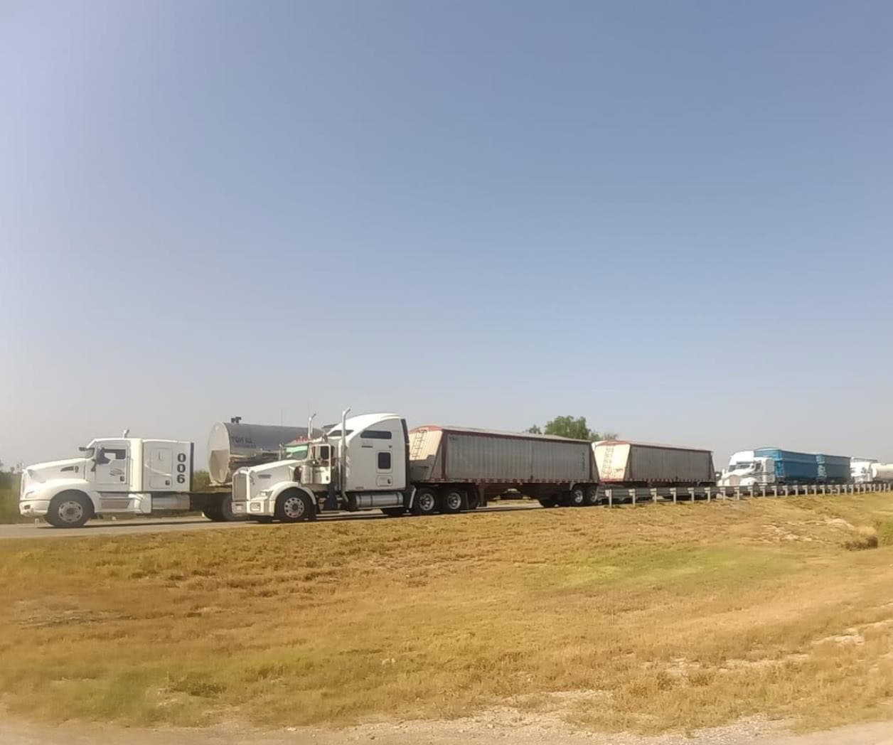 Genera caos vehicular percance en autopista Matamoros - Reynosa