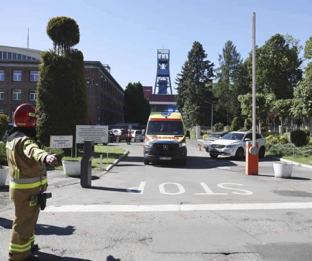 Dos mineros muertos, 1 desaparecido y 12 heridos tras un derrumbe en una mina de carbón en Polonia