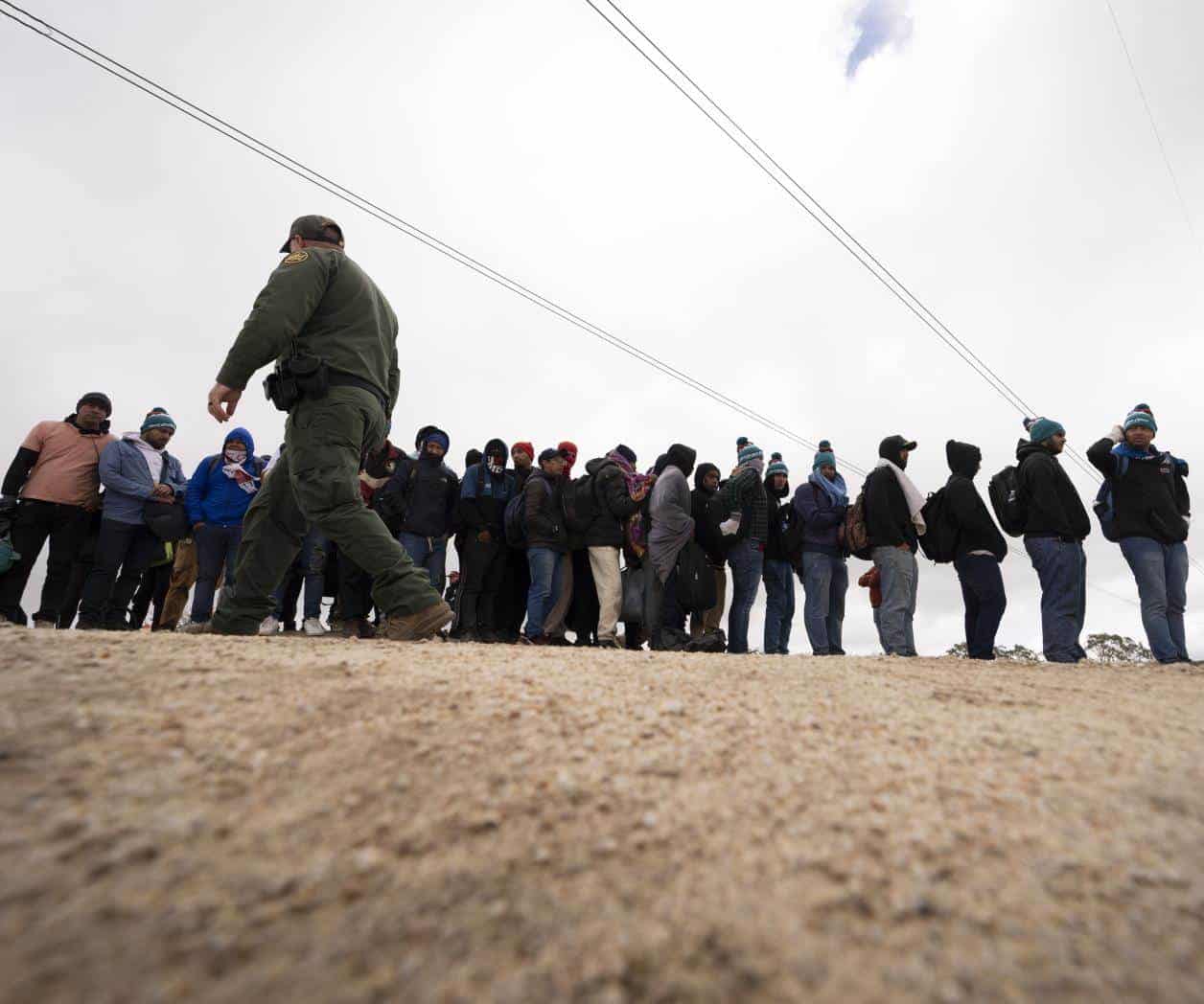 Gobierno de Biden busca acelerar el sistema de asilo para migrantes