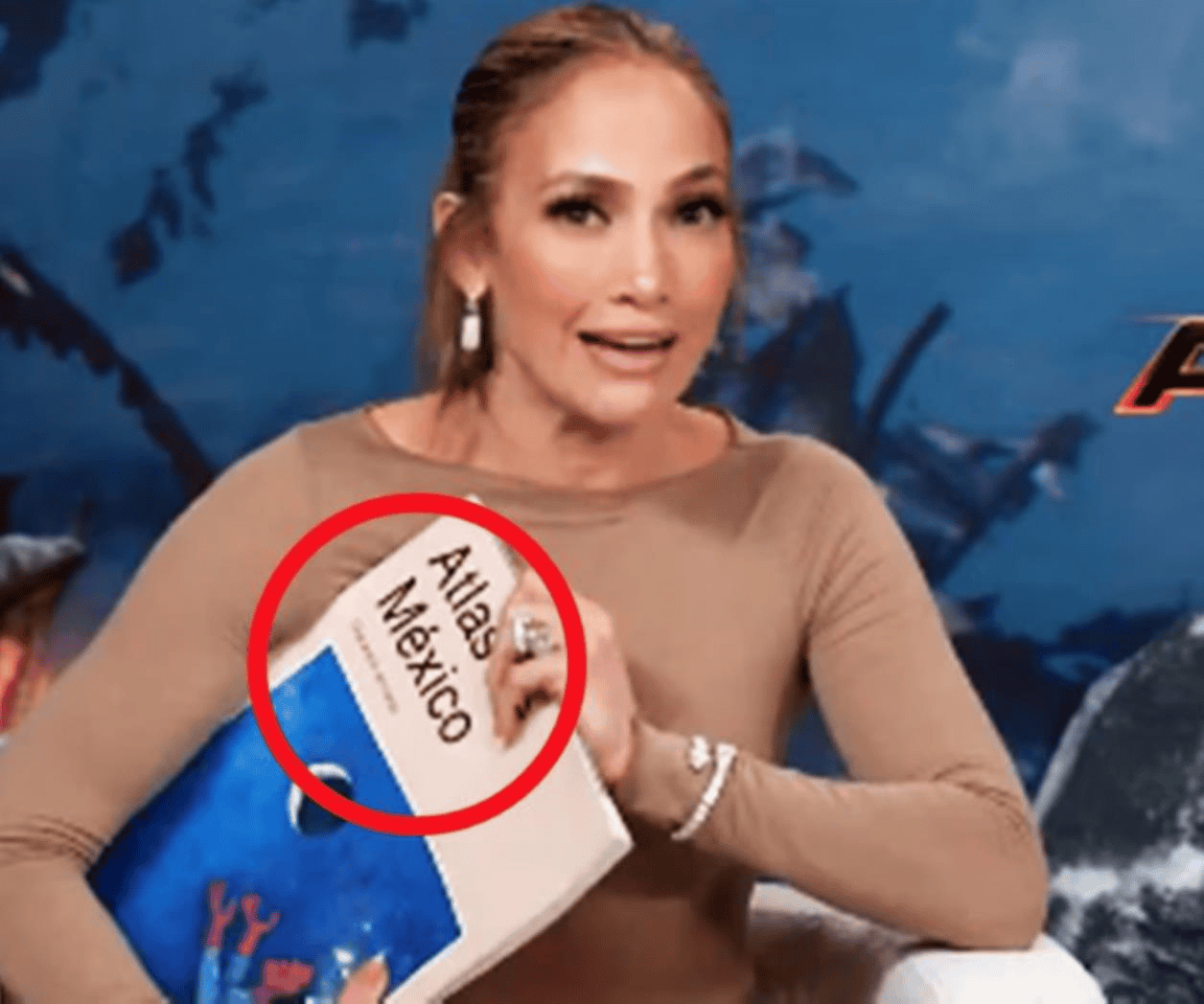 Con el Atlas en mano, Jennifer Lopez anuncia visita a México