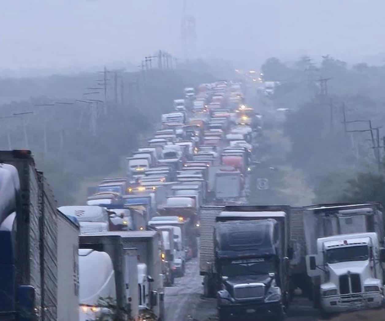 Más de 30 horas paralizado transporte de carga por bloqueo en San Fernando