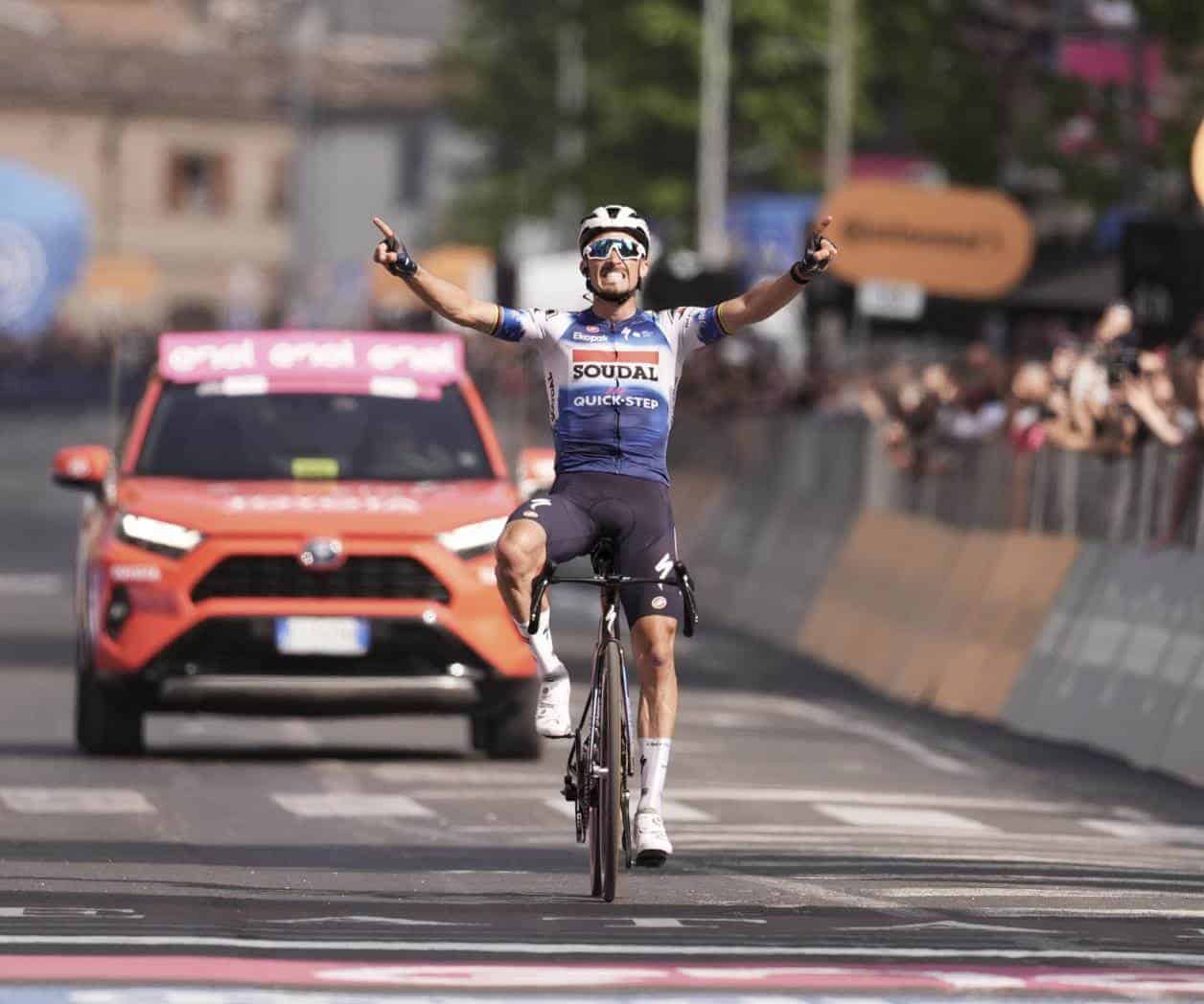 Julian Alaphilippe se reivindica con triunfo en doceava etapa del Giro