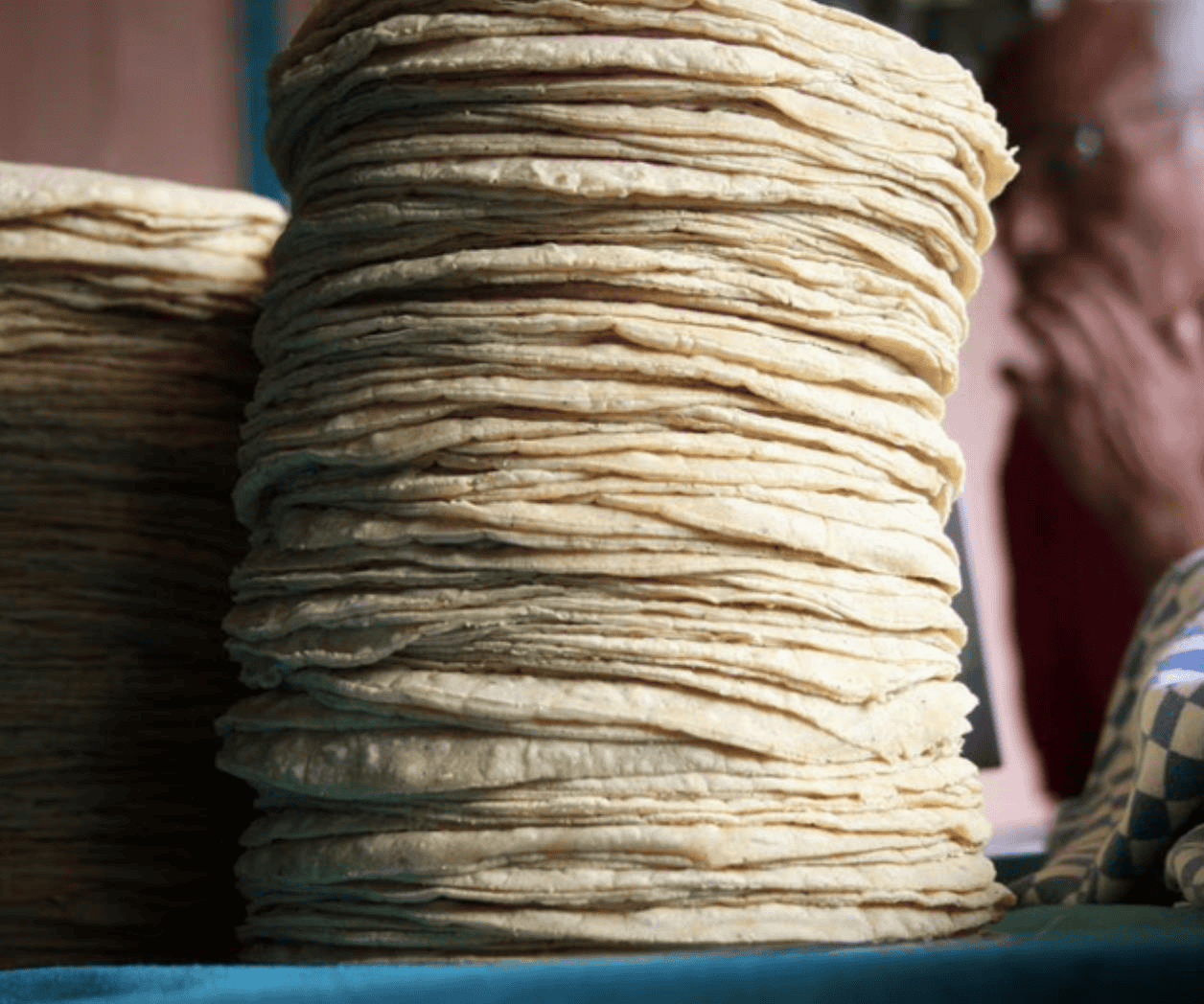 Inflación y extorsiones elevan precios de la tortilla