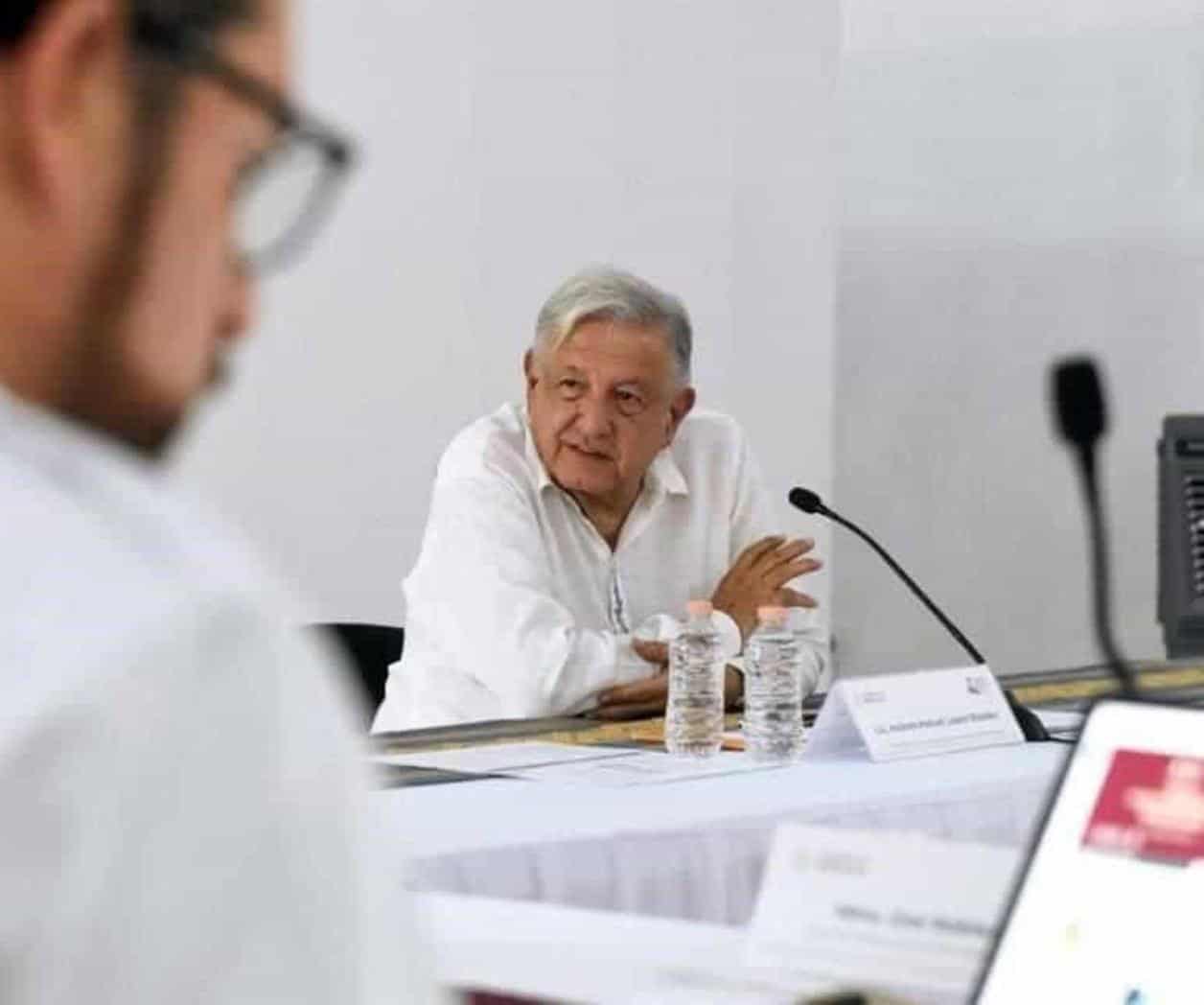 Felicita AMLO a CFE por 10 días sin interrupción de servicio