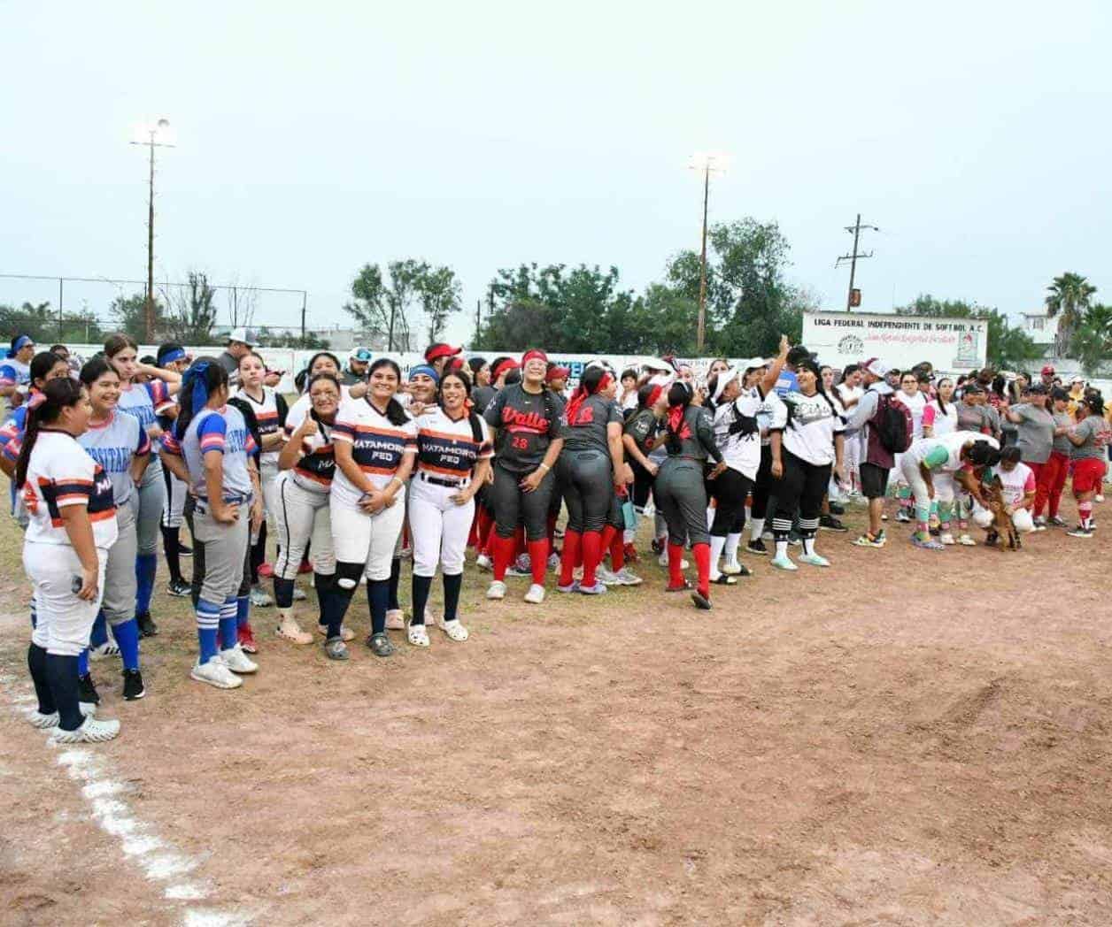 ¡Espectacular arranque en Torneo Estatal de Softbol Femenil!