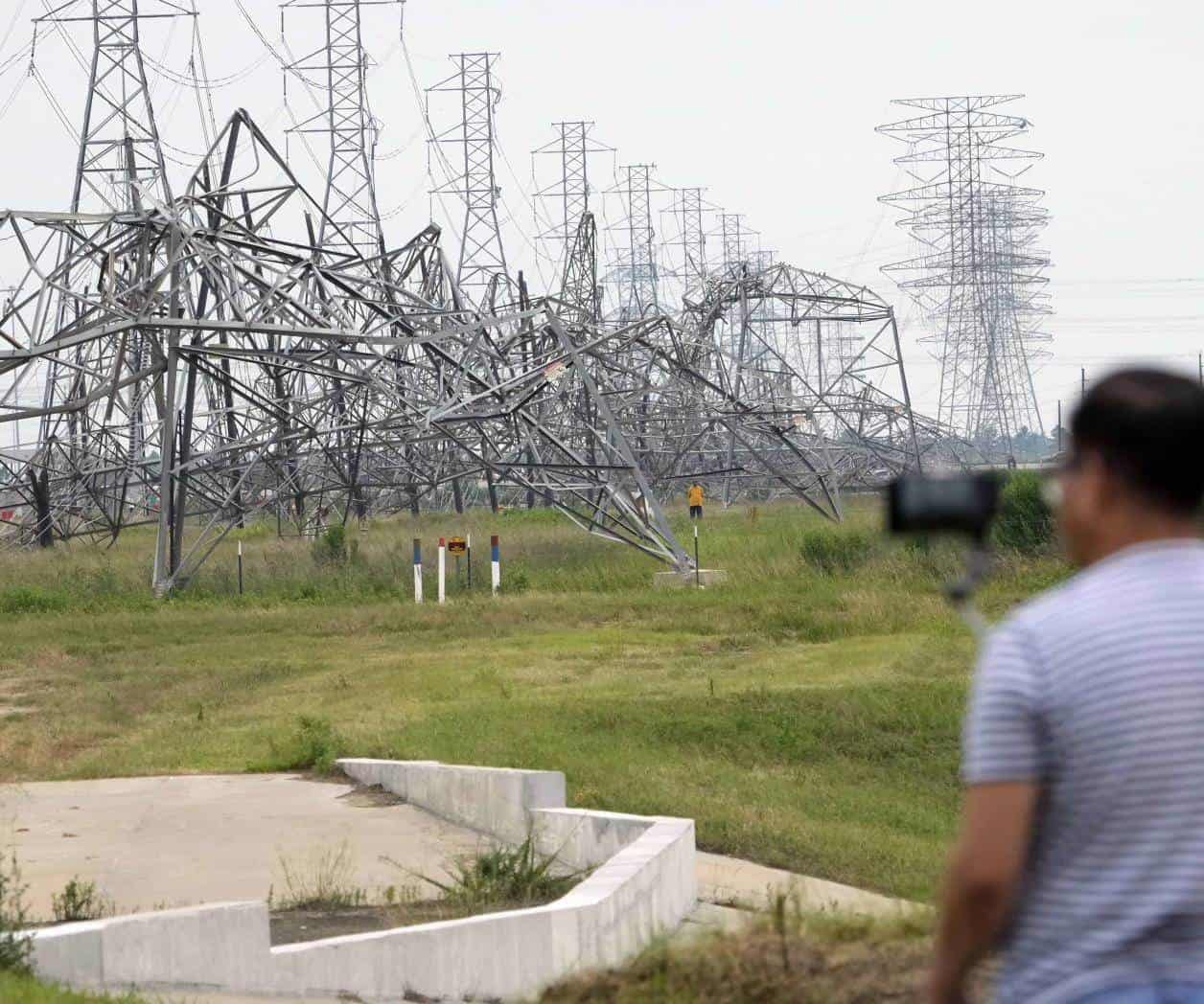 Más de 352 mil hogares seguían sin electricidad