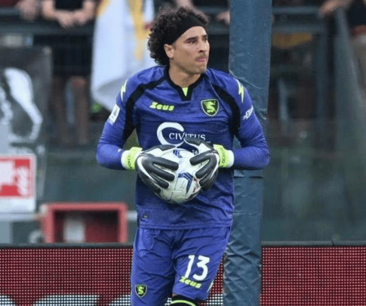 Guillermo Ochoa sigue sin ser considerado en la Salernitana