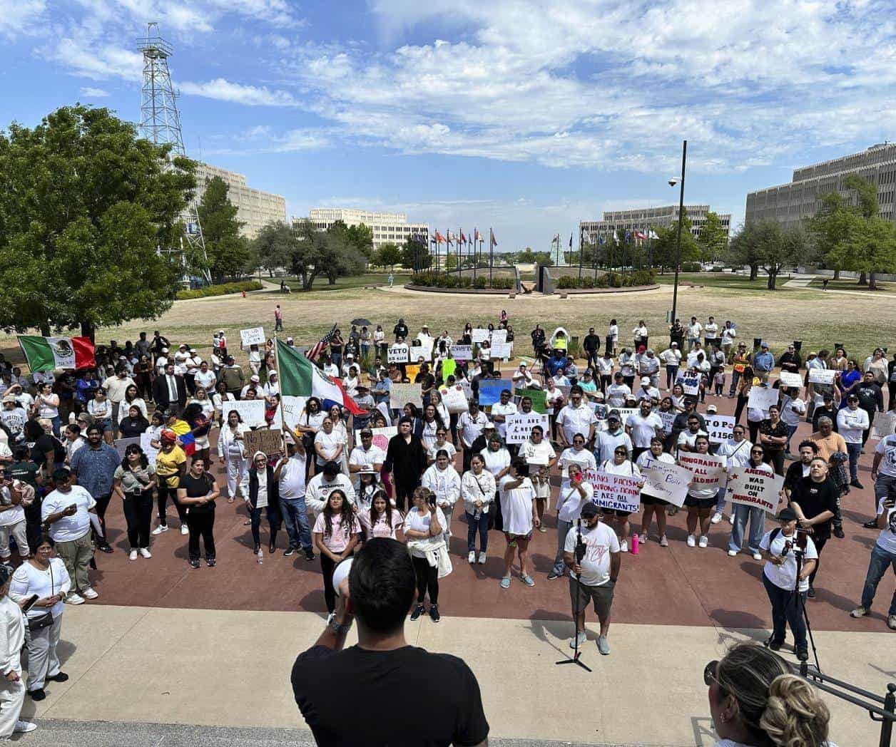 Demanda a Oklahoma por una ley contra inmigrantes