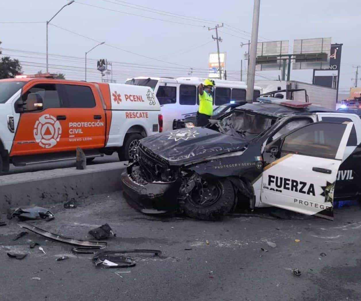 Cinco elementos de Fuerza Civil lesionados al volcar en su unidad, en Escobedo