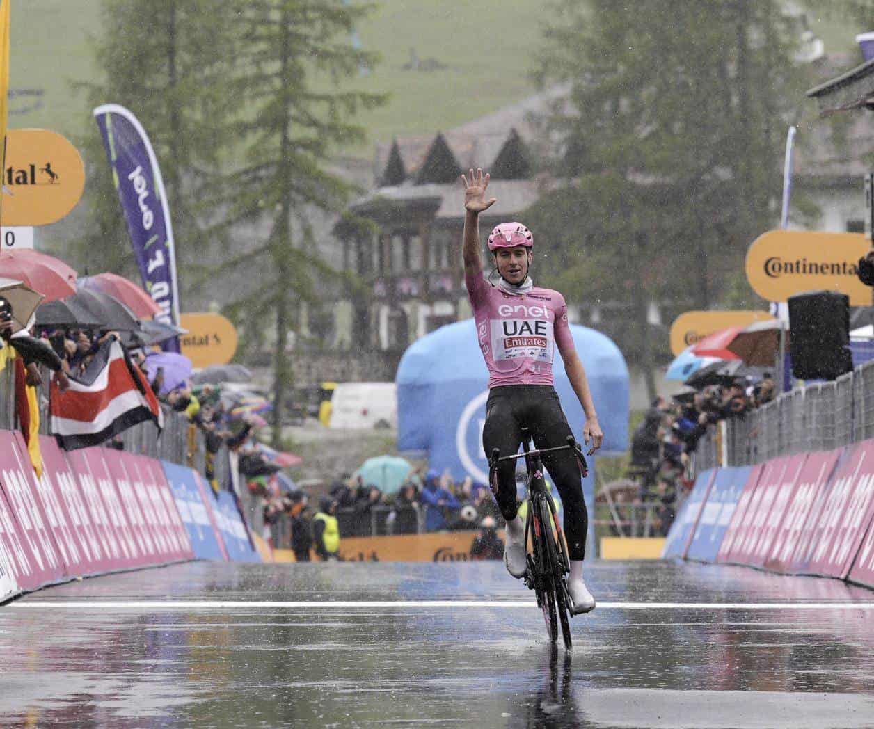 Pogacar se aleja en el Giro tras ganar su quinta etapa