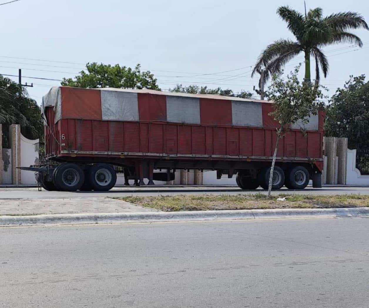 Obstruye en casa caja de un tráiler Obstruye en casa caja de un tráiler