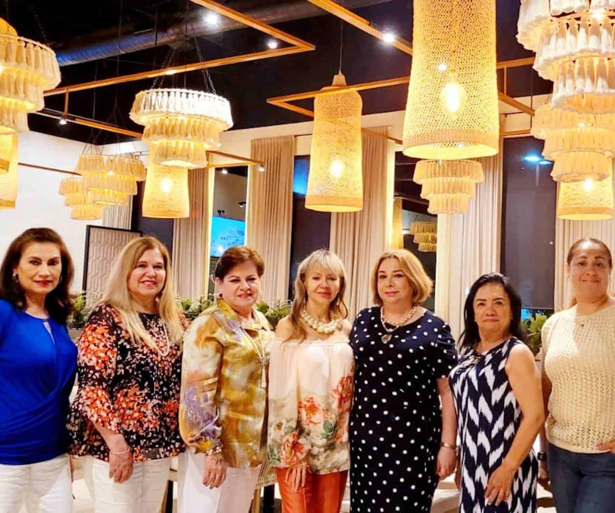 Le cantan las mañanitas Le cantan las mañanitas