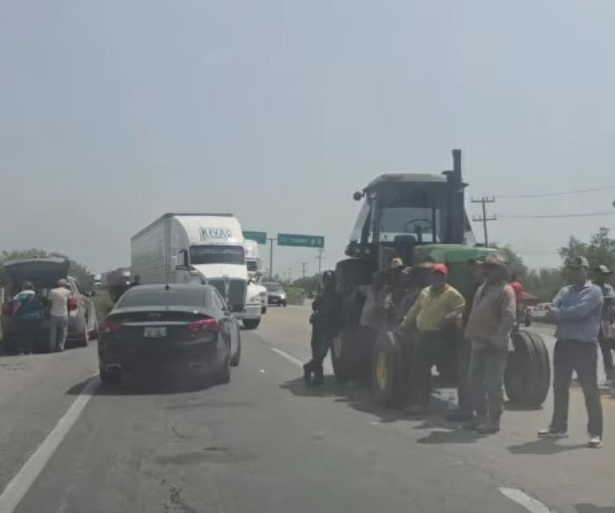 Paran bloqueos trabajos en colonia Las Américas