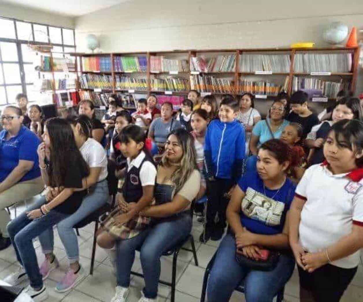 Entregan lentes para educandos