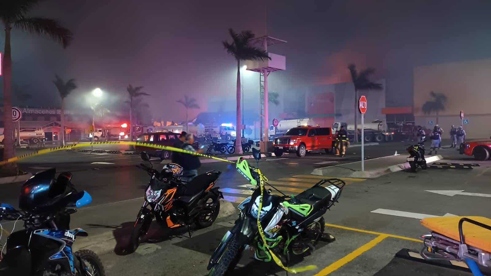 Incendio acaba con dos tiendas de autoservicio en Altamira