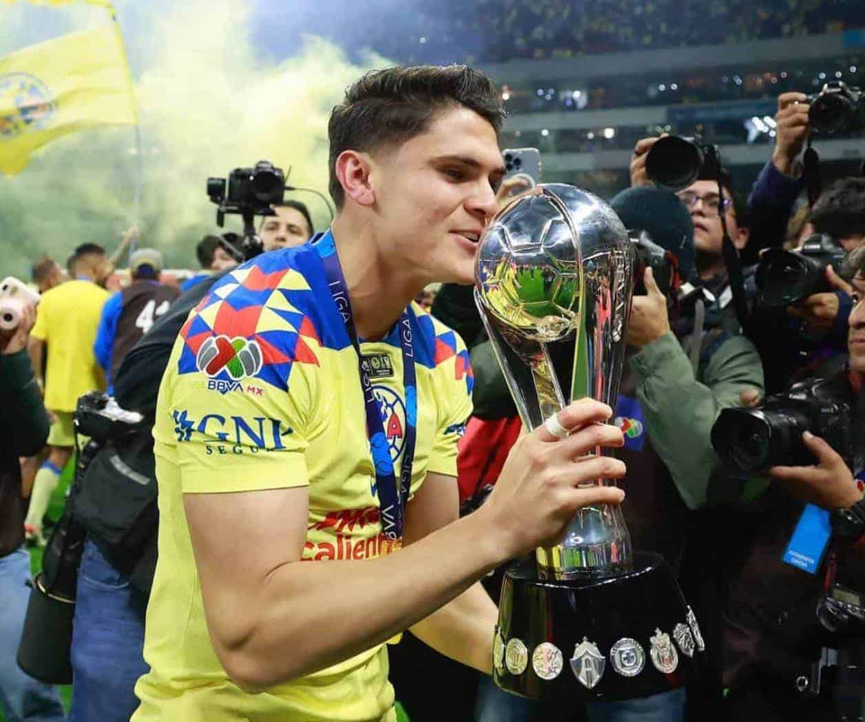 Israel Reyes habla sobre el penal que le cometió Rotondi Israel Reyes habla sobre el penal que le cometió Rotondi