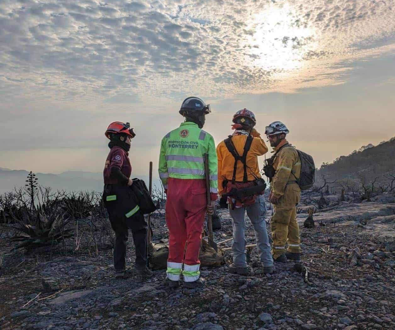 Combaten por tercer día incendio forestal en El Cascajo 2