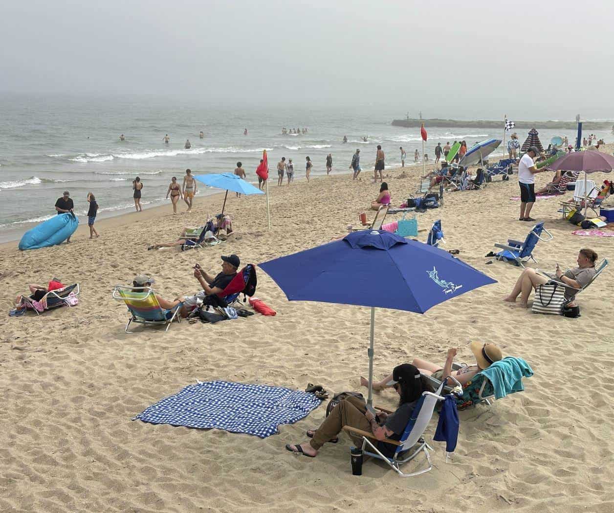 Permiten a bañistas visitas por primera vez en Nueva Jersey