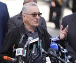 Envía a Robert De Niro al juicio a Trump