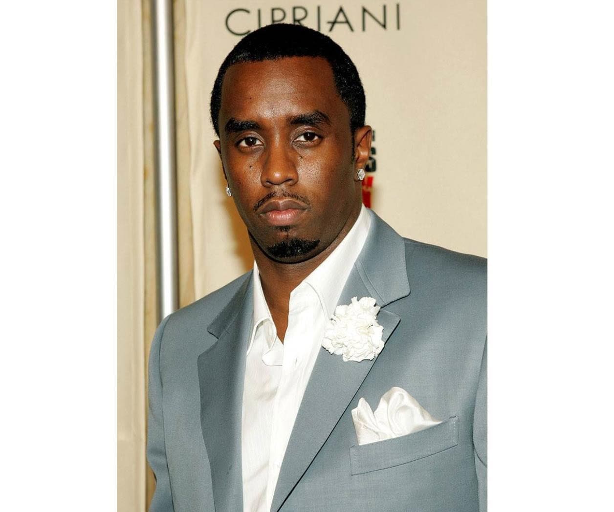 Sean Diddy Combs con ocho demandas activas