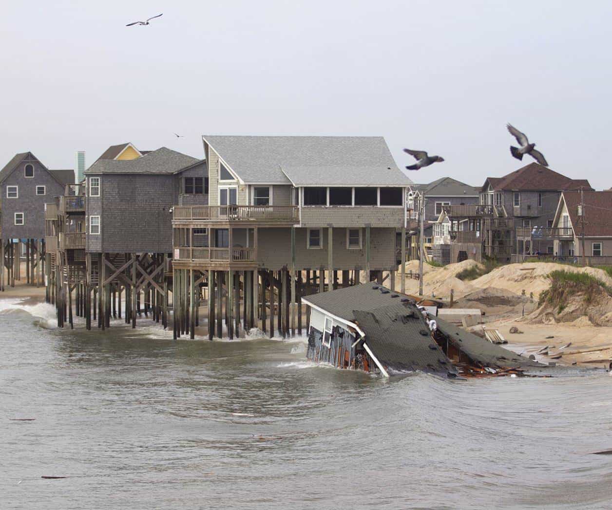 Se derrumba casa en playa de Carolina del Norte; la sexta en cuatro años Se derrumba casa en playa de Carolina del Norte; la sexta en cuatro años