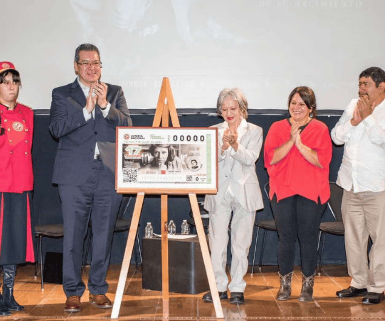 Develan cachito de Lotería por 90 años de Nancy Cárdenas